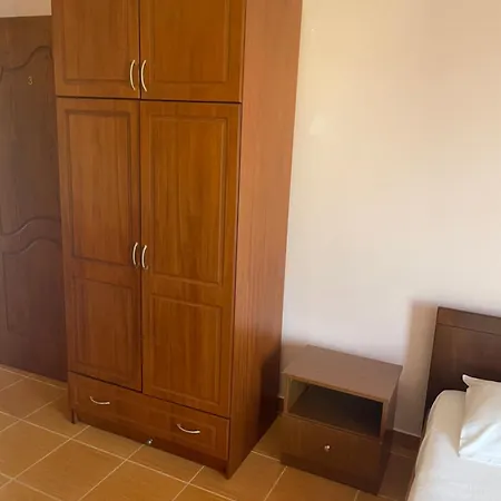 Guest house Bleta Rooms *